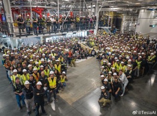 量产的特斯拉Cybercab今天下线了