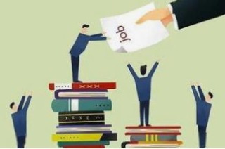 如何理解经济形势下的投资选择并明确方向？这些投资选择有何利弊？