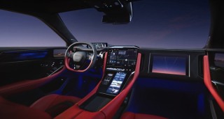 上海车展里的广汽本田烨 GT，展示了华为光场屏的新用法