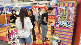 B站谷子墙、Switch2随便玩……我在好博会二次元区逛成“仓鼠囤货狂”