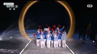 米兰冬奥会开幕，中国代表团亮相，谷爱凌再出征！郎朗时隔18年再登奥运开幕式舞台，奏响《奥林匹克颂》