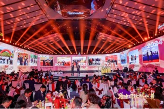 陈景河现场落泪，卢迈呼吁关注农村养育，韩璧丞展示仿生手抓哑铃……上百位企业家共话中国经济新动能