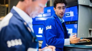 尾盘：标普500指数有望创20年来最长连涨纪录