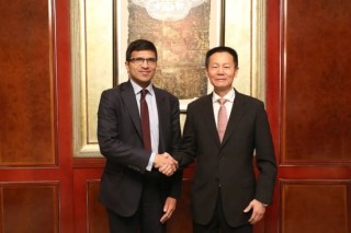 证监会主席吴清会见英国金融行为监管局首席执行官亚迪