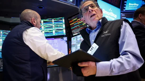 早盘:美股继续下挫 道指暴跌1300点 第1张 早盘:美股继续下挫 道指暴跌1300点 第1张