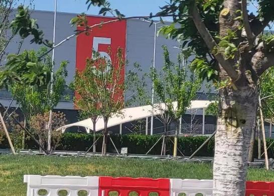 4月交付超2.8万辆！实探小米汽车工厂！销售：订单大增，交付周期拉长至45周！  第1张