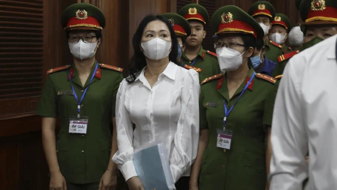 68岁越南女首富张美兰将由死刑改判终身监禁，之前被控诈骗270亿美元，律师：她非常高兴  第3张