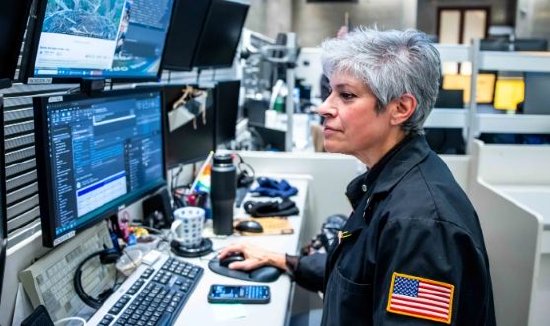 盘前:纳指期货涨0.06% 黄金重上4000美元 第1张 盘前:纳指期货涨0.06% 黄金重上4000美元 第1张