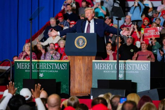 12月24日外盘头条：美国消费者信心连续第五个月下滑 金银连续两日刷新历史新高 特朗普提美联储主席必要条件  第3张