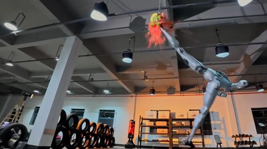 上市绿色通道被叫停？宇树科技严正声明：假的！公司发布人形机器人H2训练视频：腾空侧踢吓退王兴兴  第3张