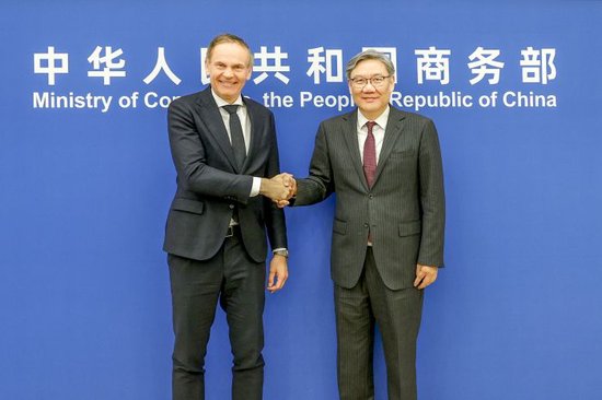 商务部部长王文涛会见大众汽车集团管理董事会主席奥博穆  第1张
